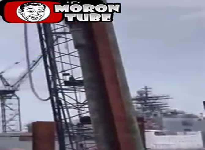 Video :A homeless man gets into the mood with the sound of a construction drill